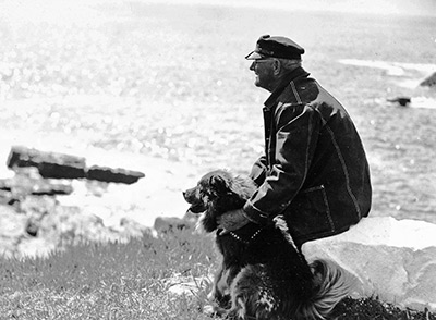 Four-Footed “Tour Guide” at Portland Head Light – Maine Lights Today